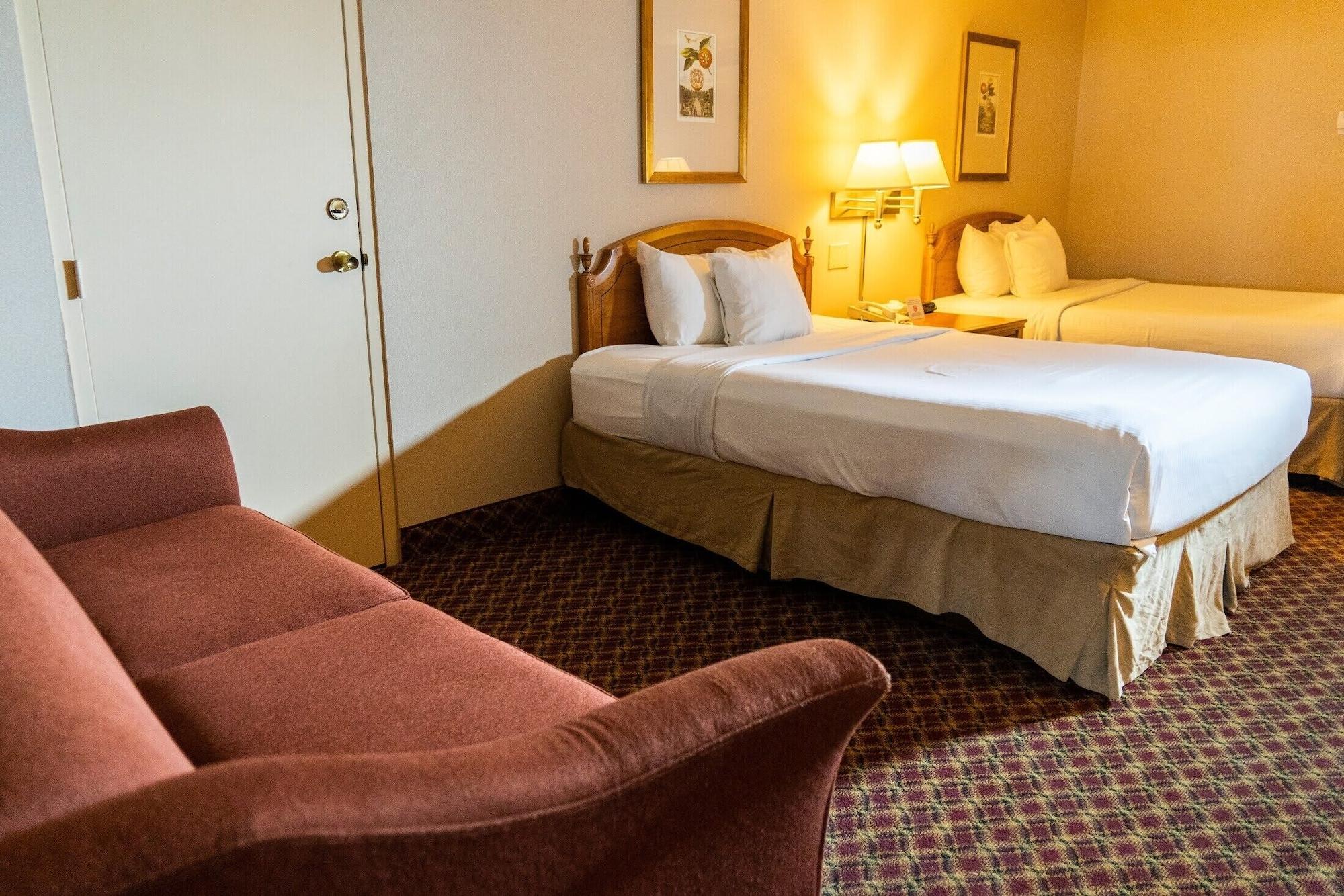 Ramada By Wyndham Topeka Downtown Hotel & Convention Center Екстер'єр фото