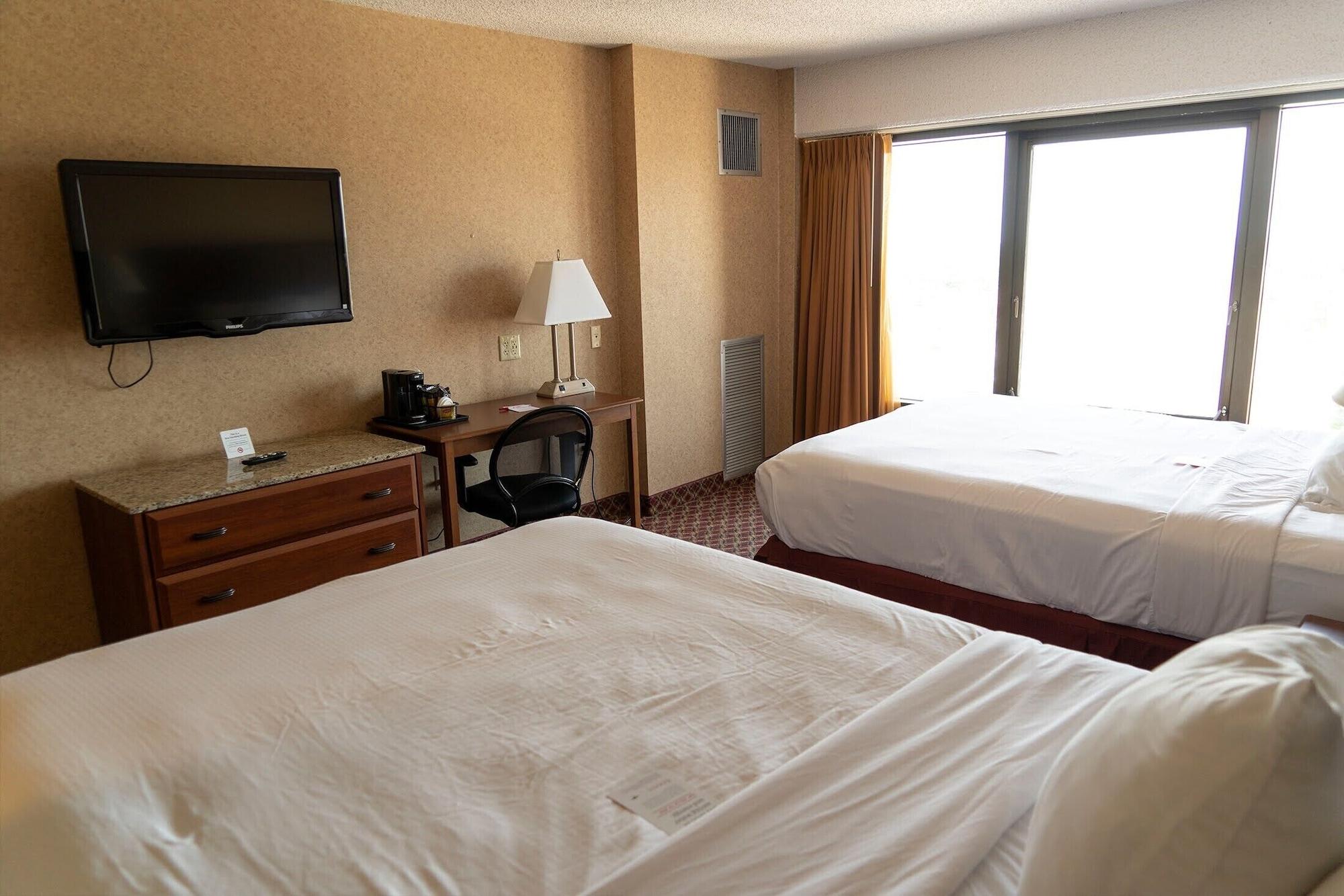 Ramada By Wyndham Topeka Downtown Hotel & Convention Center Екстер'єр фото