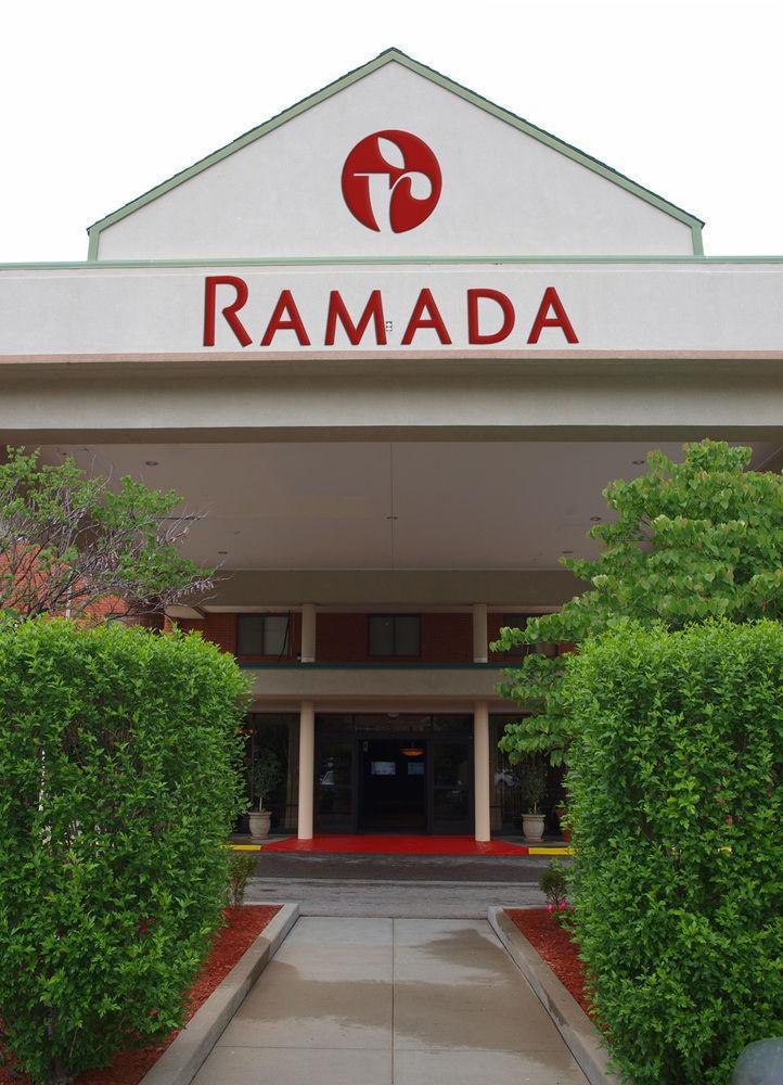 Ramada By Wyndham Topeka Downtown Hotel & Convention Center Екстер'єр фото