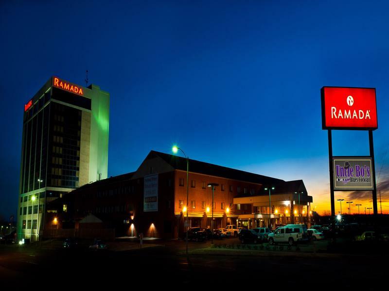 Ramada By Wyndham Topeka Downtown Hotel & Convention Center Екстер'єр фото